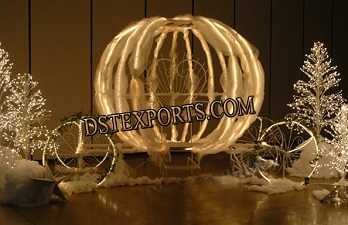FULLY LIGHTED CINDERELLA CARRIAGE