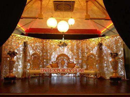 ROYAL WALIMA STAGE SET